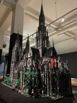 Eine LEGO-Kathedrale im WeltenMuseum