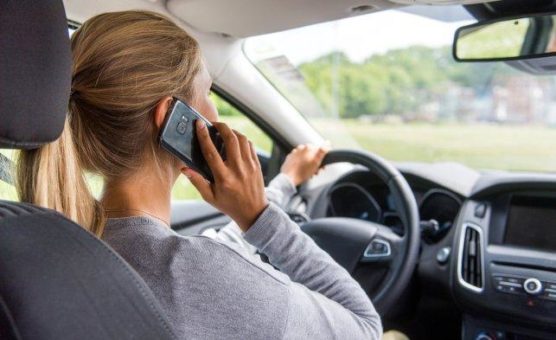 Handynutzung am Steuer: Im Blindflug durch den Straßenverkehr