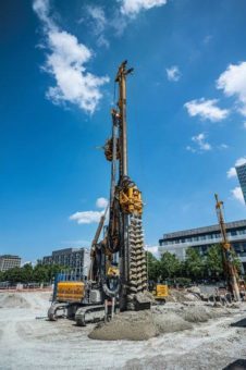 Bauer Spezialtiefbau stellt Baugrube für Bürogebäude in München her