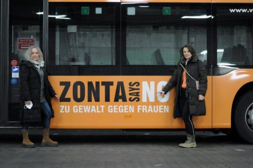 Bus mit wichtiger Botschaft: Zonta-Initiative und VAG Freiburg setzen Zeichen gegen Gewalt an Frauen