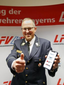 Das Ehrenamt digital stärken: Landesfeuerwehrverband wird Partner von BayernFunk