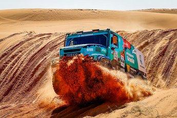 Halbzeit bei der Rallye Dakar 2022 – PETRONAS Team De Rooy IVECO platziert zwei Trucks in den Top 10