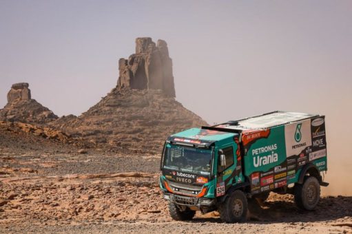 PETRONAS Team De Rooy IVECO schließt die Rallye Dakar 2022 mit drei Trucks unter den Top 10 ab