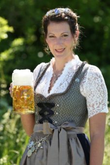 Bayerische Bierkönigin Sarah Jäger bleibt bis Mai 2023 im Amt