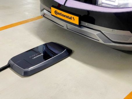 Continental entwickelt Roboter für das Laden von Elektrofahrzeugen