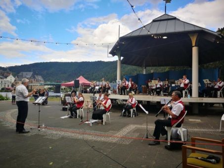 Pop-Up Weingarten am Moselufer in Traben-Trarbach