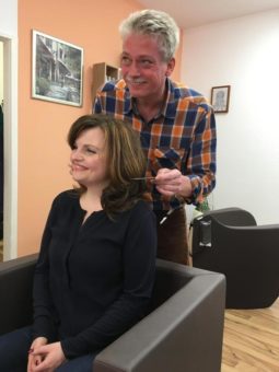 Jetzt kommt Farbe ins Haar – Star-Coiffeur Stephan Ghislain setzt Trends in der natürlichen Haar-Färbung und -Tönung