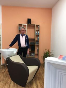 Mit Herz und Haaren – Stephan Ghislain, der Damen- und Herren-Coiffeur hat weiterhin geöffnet für die Damenwelt in Basel