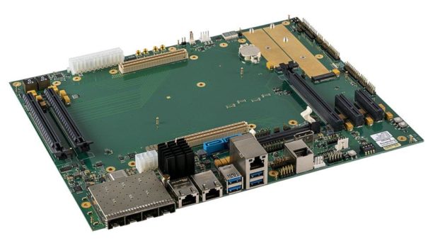 Avnet Embedded stellt COM-HPC Server Carrier Board zur Entwicklung von IoT, KI und Edge Anwendungen vor