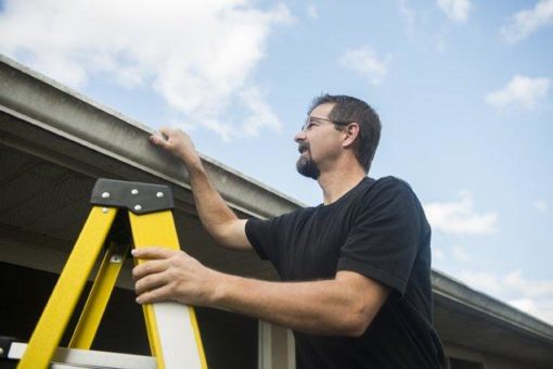 Aktuelle Verbraucherfrage: Verkehrssicherungspflicht für Hausbesitzer – auch im Frühling