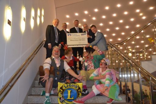 8.500 Euro an Stiftung Humor Hilft Heilen