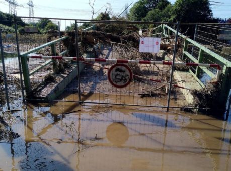 Pontonbrücke muss nach Flut im vergangenen Sommer neu gebaut werden