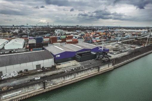 Mit Ausblick zum Hafen: Bauer Umwelt eröffnet neues Bodenreinigungszentrum in Duisburg