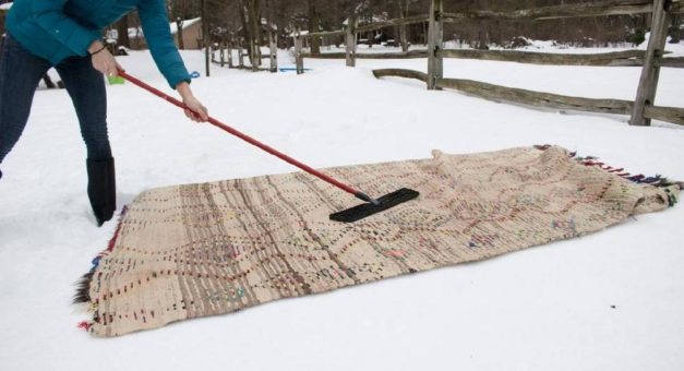 Warum es keine gute Idee ist, Teppiche mit Schnee zu reinigen