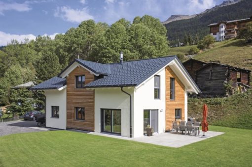 Idyll inmitten der Schweizer Alpen – Einfamilienhaus mit gelungenem Materialmix