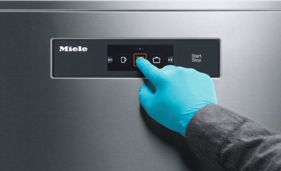 Gründlich und komfortabel in großen Küchen: Neue Durchschubgeschirrspüler von Miele