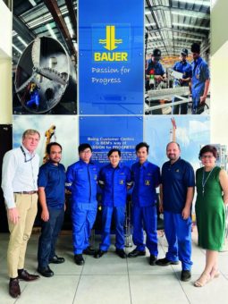 Exportschlager Ausbildung: erste Gesellen bei Bauer Equipment Malaysia