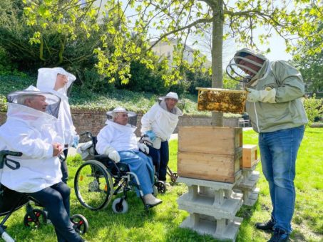 Bienenkunde im Altenheim Immaculata: Erster Bienenkurs für Senioren sorgt für Freude