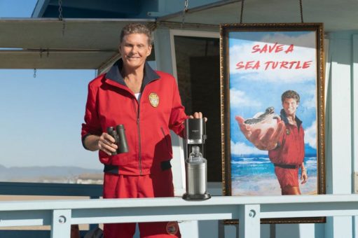 Zum Earth Day: SodaStream startet spektakuläre Kampagne zum Schutz von 1 Million Meeresschildkröten und holt Baywatch-Ikone David Hasselhoff an Bord