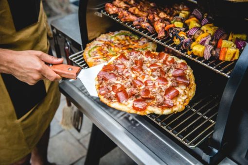 Holzkohle war gestern: Der neuste Trend heißt Pelletgrill!