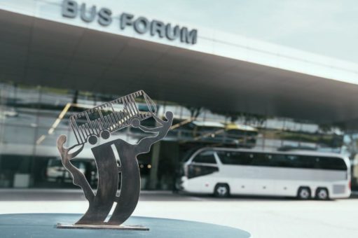 Über 50 Jahre prägend, jetzt als bester Reisebus prämiert: NEOPLAN Cityliner ist „Coach of the Year“