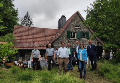 Hessens Nationalparkleiter wird von Umweltministerin in den Ruhestand verabschiedet