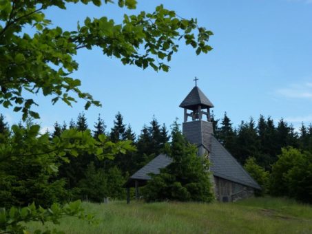 Endlich wieder: SchauSchlau im NationalparkZentrum und poetische Wanderung zur Quernstkapelle