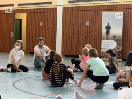 Sozialkompetenz in der Schule lernen mit Spiel, Sport und „Bunter Ball“