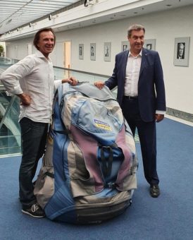 Rucksack-Gipfel nach G7: Souvenir-Kunde für Ministerpräsident Markus Söder