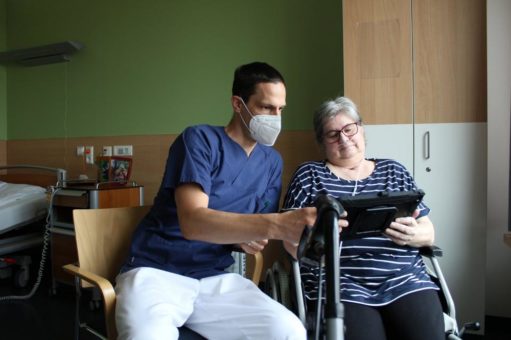 Not macht erfinderisch – In der ELBLAND Rehaklinik Großenhain hilft moderne Technik, um Besuchsverbote zu überwinden