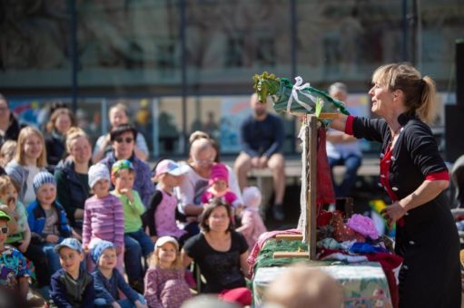 4.100 Besucherinnen und Besucher beim ersten Freiluft Puppentheaterfestival B.LEBEN in Bautzen