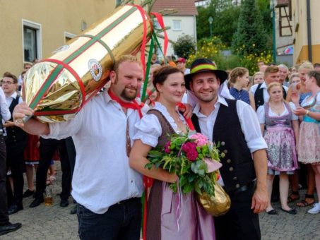 Alfelder Kirchweih: Wenn der „Goldene Buschen“ auf schwarze „Roußerer“ trifft