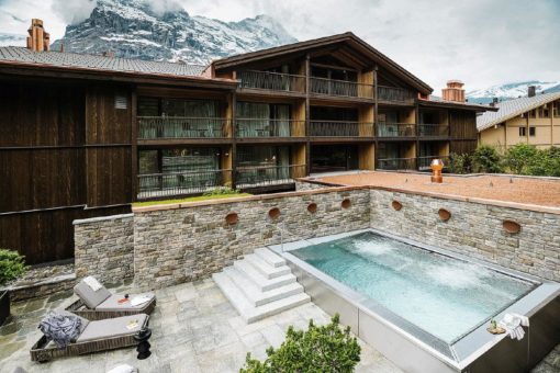 Märchenhaftes Referenzobjekt: poresta bodenebene Duschen im Swiss Design Hotels, Bergwelt in Grindelwald