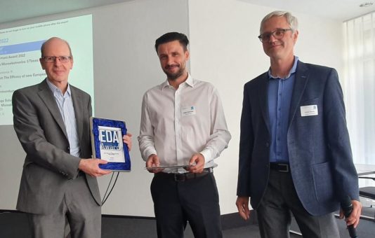 edacentrum verleiht EDA Achievement Award 2022 an Dipl.-Ing. Holger Eisenreich von der Racyics GmbH