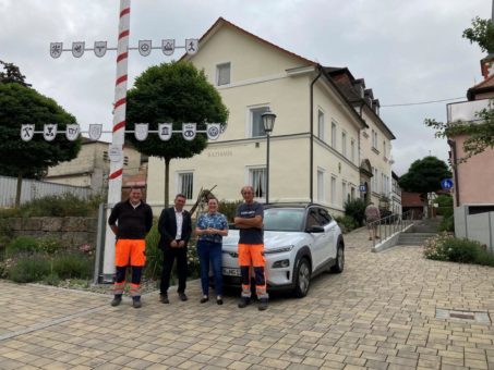 Scheinfeld und Markt Bibart testen Elektrofahrzeug