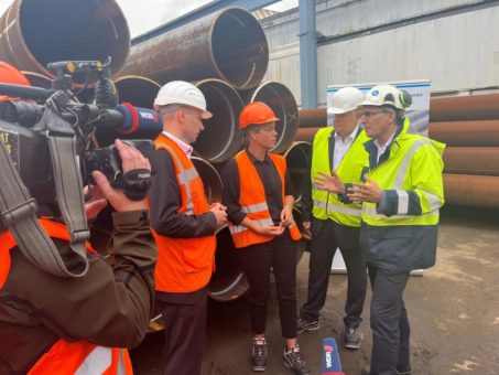 Stellvertretende Ministerpräsidentin Mona Neubaur besucht Mannesmann Line Pipe in Hamm