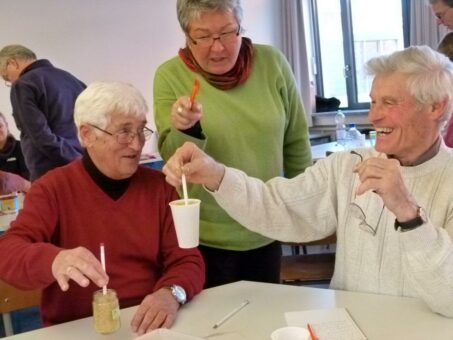 Großeltern forschen – ohne Schirm und Gummistiefel!