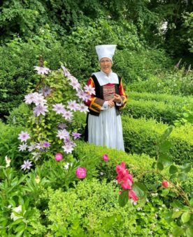 Den Bauerngarten des Ostenfelder Bauernhauses besuchen