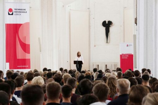 Erstsemesterbegrüßung: 900 Erstsemester feiern den Beginn ihres Studiums an der TH Lübeck