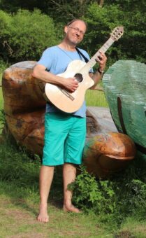 Klappstuhl-Konzert von Gereon Schoplick am Windturm im Nationalpark