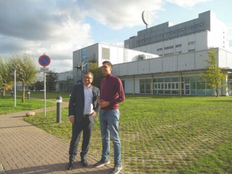 Bundestagsabgeordneter Sepp Müller im Bayer-Werk Bitterfeld