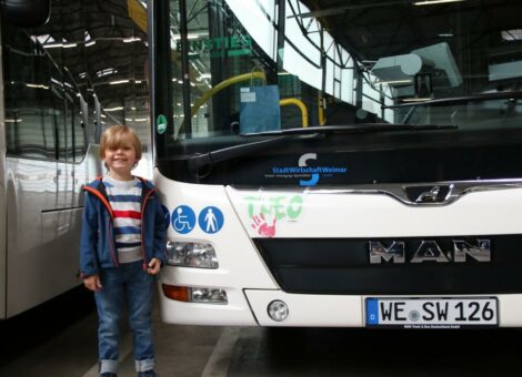 Bustaufe: Kindernamen verschönern Weimarer Stadtbusse