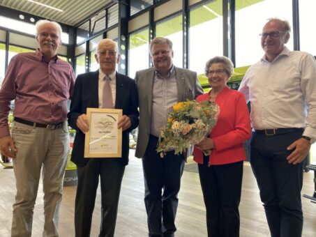 Für Verdienste der Branche: Karl Duffner mit der Goldenen Ehrennadel ausgezeichnet