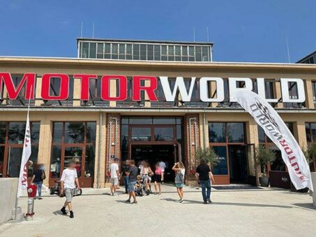 MOTORWORLD München: Oldtimer-Sonntags-Frühstück, Sonderschau „75 Jahre Ferrari“ und weitere Events für Petrolheads