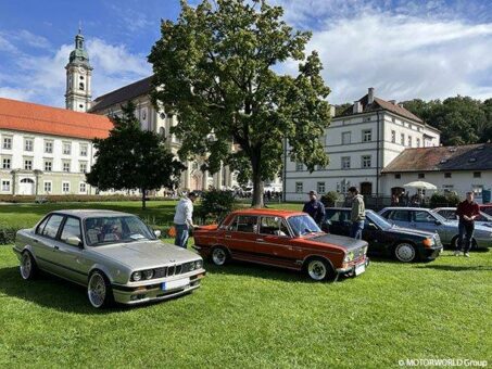 Zahlreiche Besucher kamen mit ihren Oldtimern nach Fürstenfeldbruck auf das Klosterareal