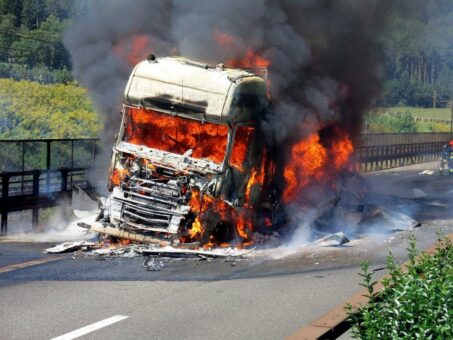 Feuer vernichtet wertvolle Güter und gefährdet Menschen – FireStop schützt!