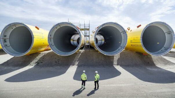 Baustart auf hoher See: Vattenfall beginnt mit der Errichtung des größten und ersten subventionsfreien Offshore Windparks der Welt