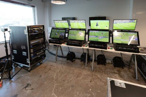 Broadcast Solutions und EVS entwickeln VAR Kick-off Pack, zur Zertifizierung von Offiziellen für Video Assistant Refereeing (VAR)