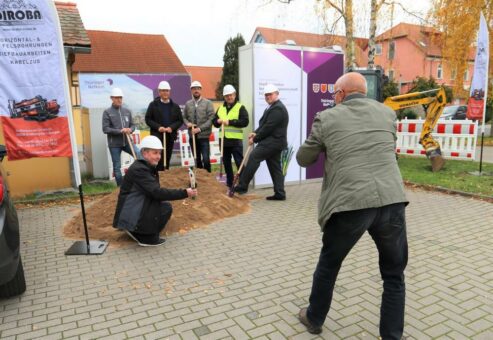 Erster Spatenstich für Glasfaserausbau auf der „Fahner Höhe“