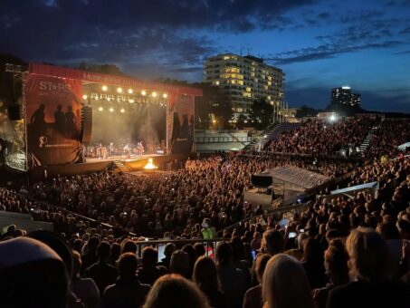 „Stars am Strand“: Grandioser Auftakt des ersten großen Open-Air-Festivals Norddeutschlands unter besonderen Vorrausetzungen